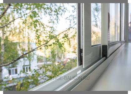 Раздвижное холодное остекление балкона с шумопонижающими отливами в Балашихе