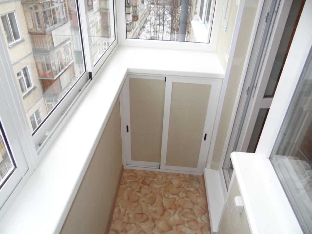 Холодное остекление балкона профилем Provedal с мебелью в Балашихе