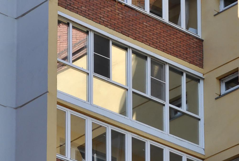 Панорамное остекление лоджии от пола до потолка в Балашихе