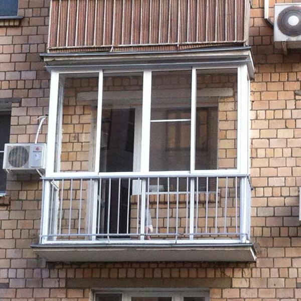 Французское остекление балкона от пола до потолка с ограждением в Балашихе