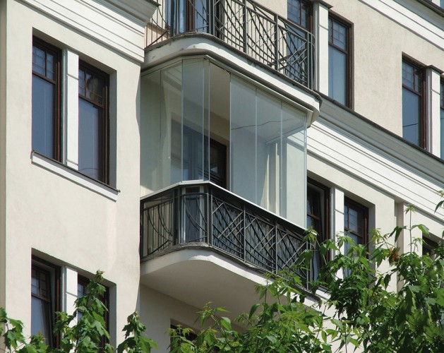 Финское безрамное остекление балкона в Балашихе