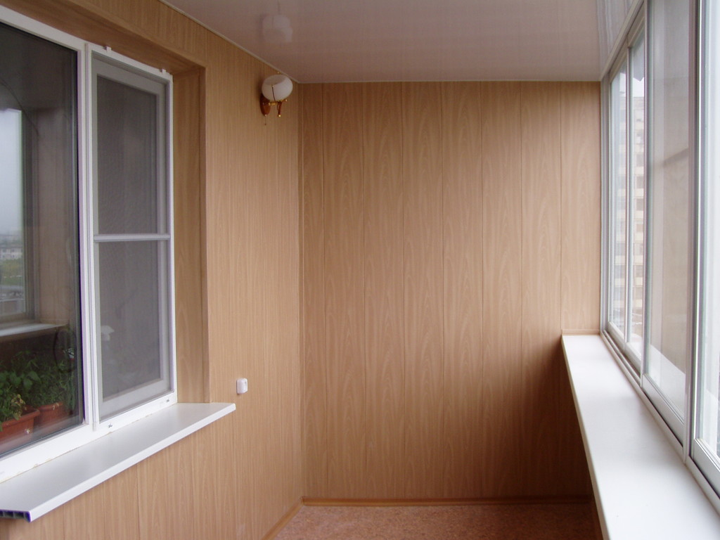 Теплое остекление с утеплением и отделкой ламинированными панелями в Балашихе